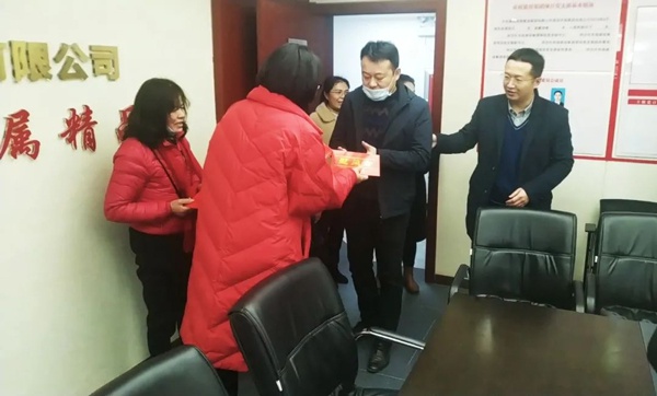 1611740989228047.jpg 南昌市總工會(huì)走訪慰問(wèn)南昌市政建設(shè)集團(tuán)困難職工6006.jpg