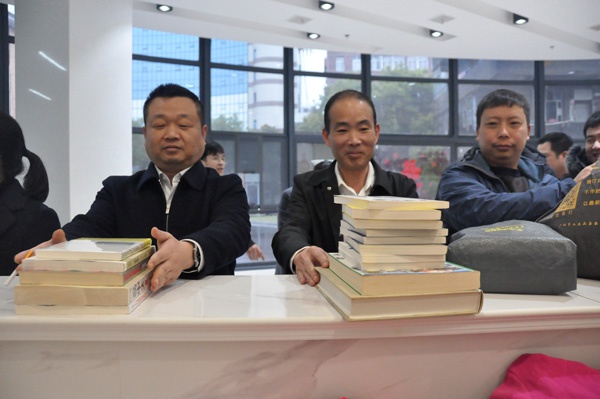 1614941002731034.jpg 南昌市政建設(shè)集團(tuán)開展學(xué)雷鋒文明城市共創(chuàng)共建舊物兌換活動(dòng)2.jpg