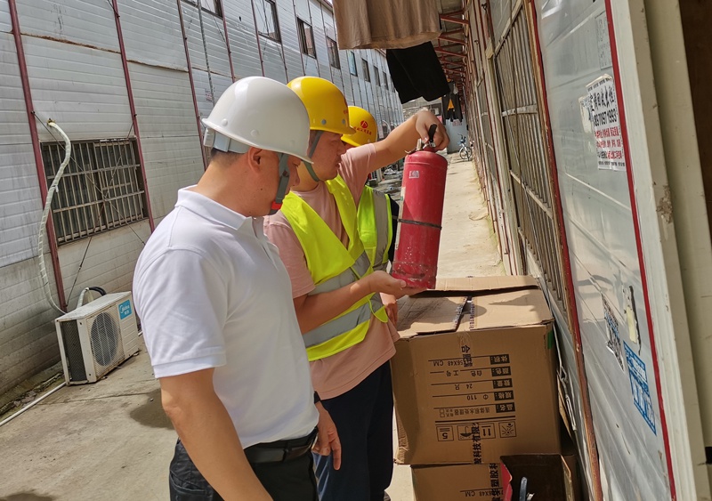 1623997312823545.jpg 南昌市政建設(shè)集團(tuán)徐旭到天祥安置房項(xiàng)目督導(dǎo)安全生產(chǎn)工作8003.jpg