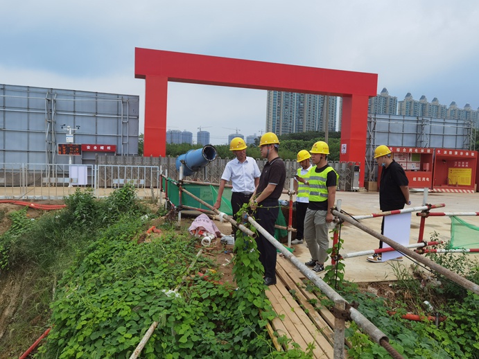 1629076682250075.jpg 南昌市政建設(shè)深入一線開展疫情防控及安全生產(chǎn)檢查工作6912.jpg