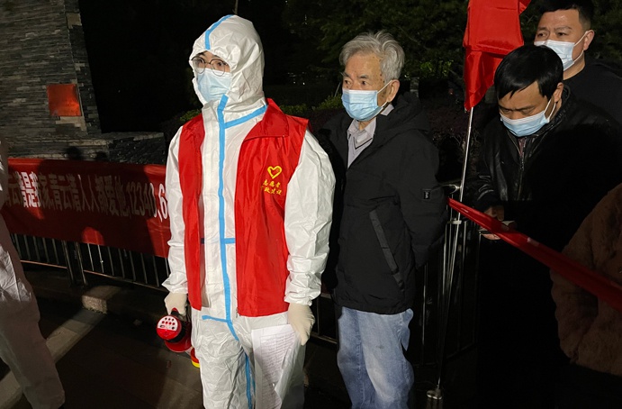 1647588450494743.jpg 南昌市政建設(shè)集團(tuán)協(xié)助青云譜區(qū)祥和社區(qū)開(kāi)展核酸檢測(cè)691.jpg