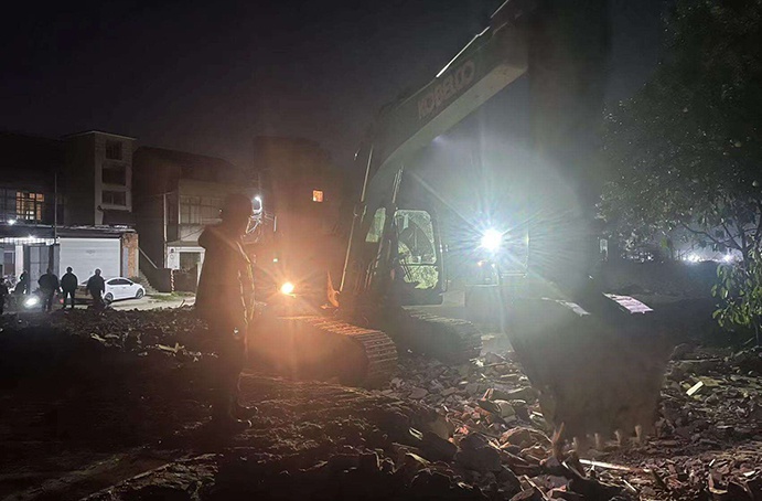 1649292884959203.jpg 清明假期 他們堅守項目建設(shè)一線4.jpg