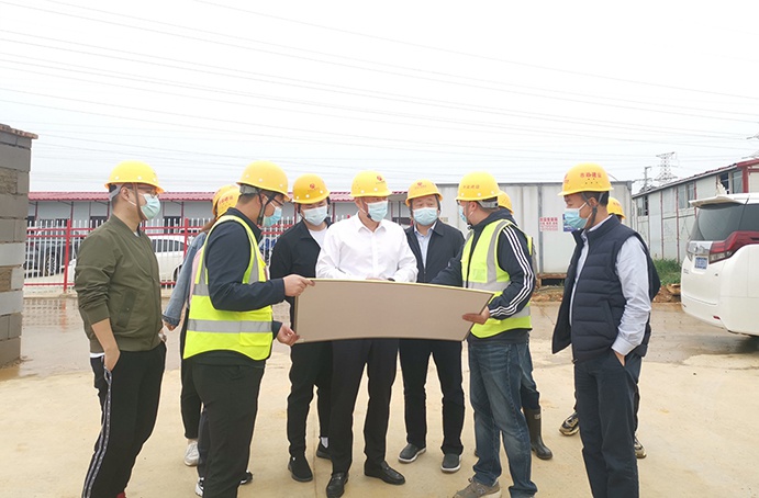 徐旭帶隊深入項目督導假期疫情防控、安全生產(chǎn)工作，看望慰問一線職工03.jpg