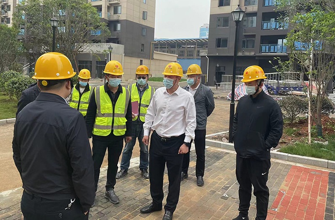 徐旭帶隊深入項目督導假期疫情防控、安全生產(chǎn)工作，看望慰問一線職工02.jpg