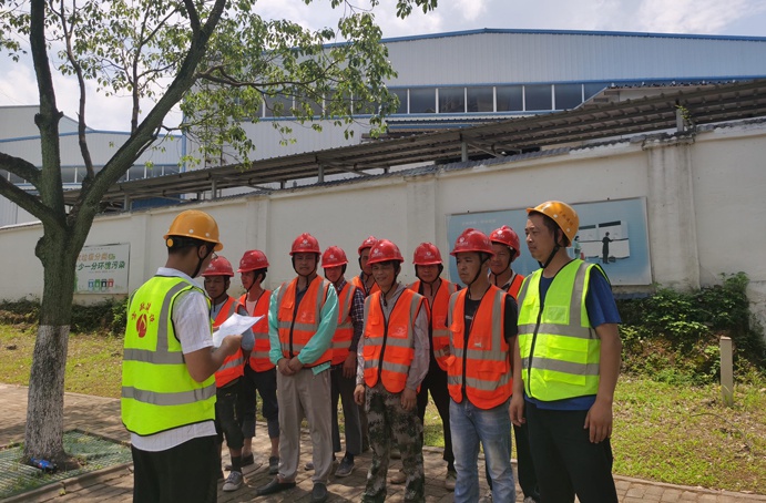 南昌市井蓋整治(天寧東路)段項目組織全體井蓋施工班組人員進行安全技術(shù)交底 南昌市井蓋整治(天寧東路)段項目組織全體井蓋施工班組人員進行安全技術(shù)交底