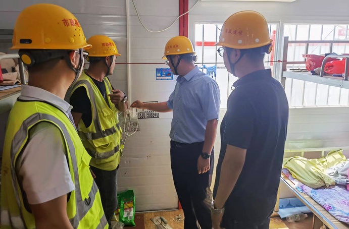 南昌市政建設(shè)集團(tuán)領(lǐng)導(dǎo)深入一線進(jìn)行消防安全專項(xiàng)檢查 南昌市政建設(shè)集團(tuán)領(lǐng)導(dǎo)深入一線進(jìn)行消防安全專項(xiàng)檢查