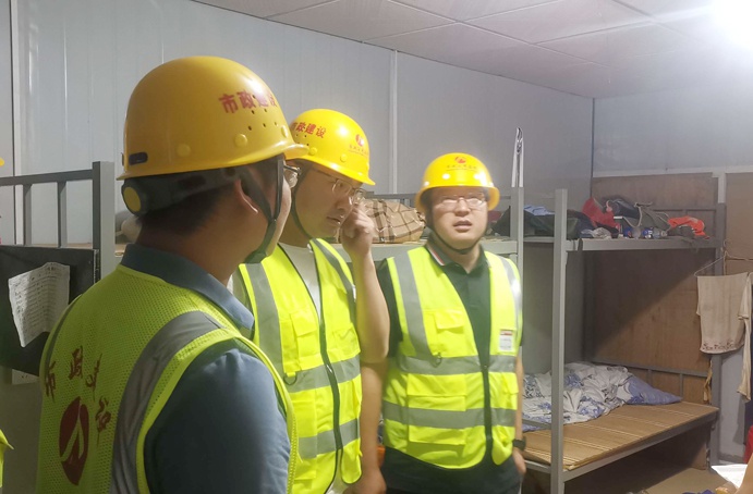 市政公用城項(xiàng)目開(kāi)展生活區(qū)夜間突擊檢查 市政公用城項(xiàng)目開(kāi)展生活區(qū)夜間突擊檢查