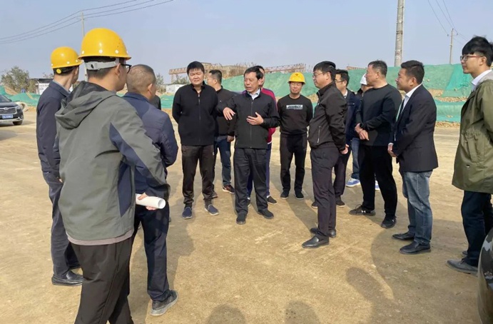 市政公用集團(tuán)萬義輝深入朱橋東路綜合管廊及基礎(chǔ)設(shè)施建設(shè)工程、昌東三路道路建設(shè)工程檢查指導(dǎo)