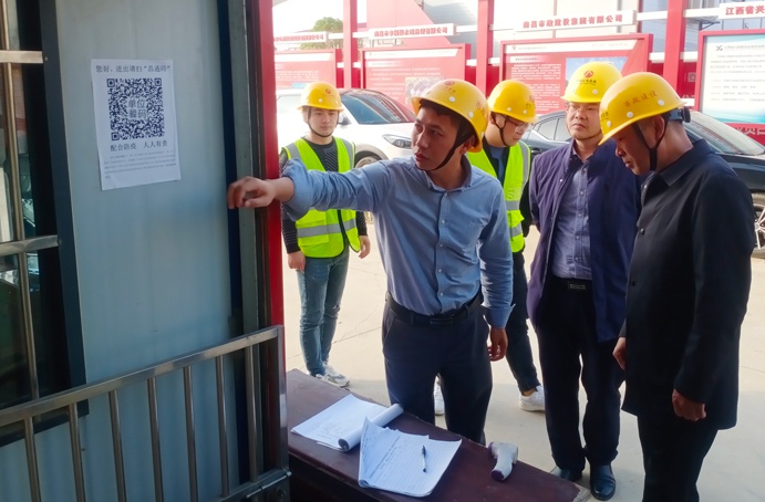 張世東深入市政公用城項(xiàng)目、秦坊安置房項(xiàng)目、南昌高鐵東站新區(qū)項(xiàng)目督查質(zhì)量、安全、揚(yáng)塵治理工作