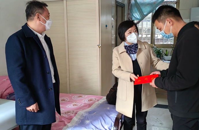 南昌市政建設(shè)集團(tuán)開(kāi)展春節(jié)“送溫暖”走訪慰問(wèn)活動(dòng) 南昌市政建設(shè)集團(tuán)開(kāi)展春節(jié)“送溫暖”走訪慰問(wèn)活動(dòng)