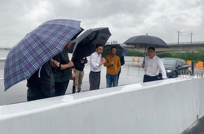 徐旭前往南昌縣河洲路項目、小藍大道快速化項目調研pg