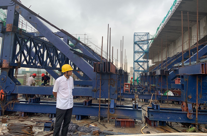 五一勞動獎?wù)芦@得者項目黨支部書記、副總工程師周天奇