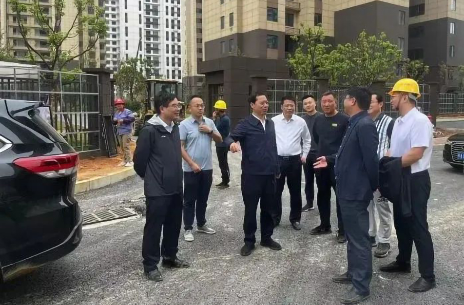 萬(wàn)義輝到秦坊安置房、杭州路項(xiàng)目調(diào)研