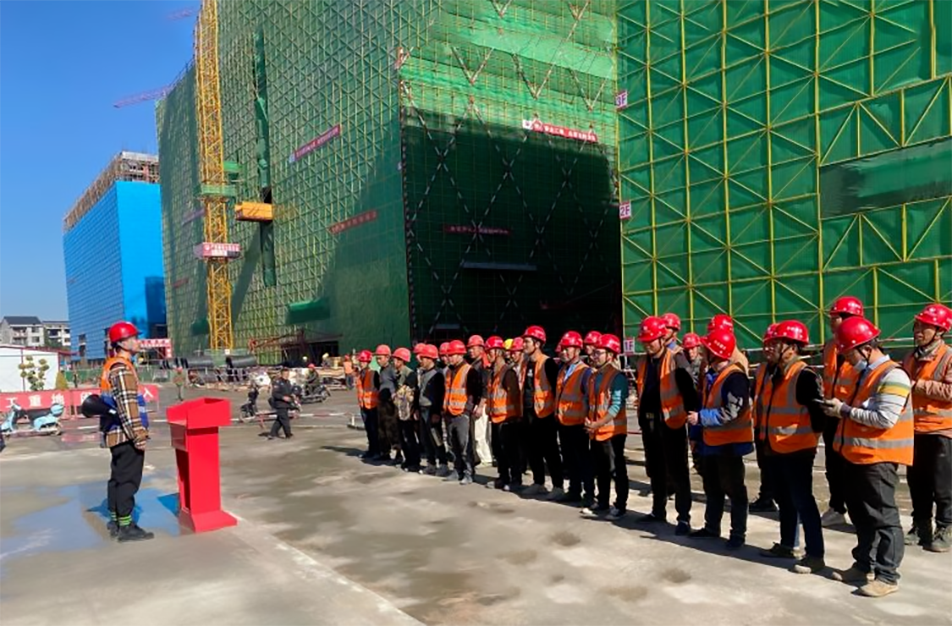 公司各在建項(xiàng)目于1月15日組織開展專項(xiàng)班前安全早會(huì) 公司各在建項(xiàng)目于1月15日組織開展專項(xiàng)班前安全早會(huì)