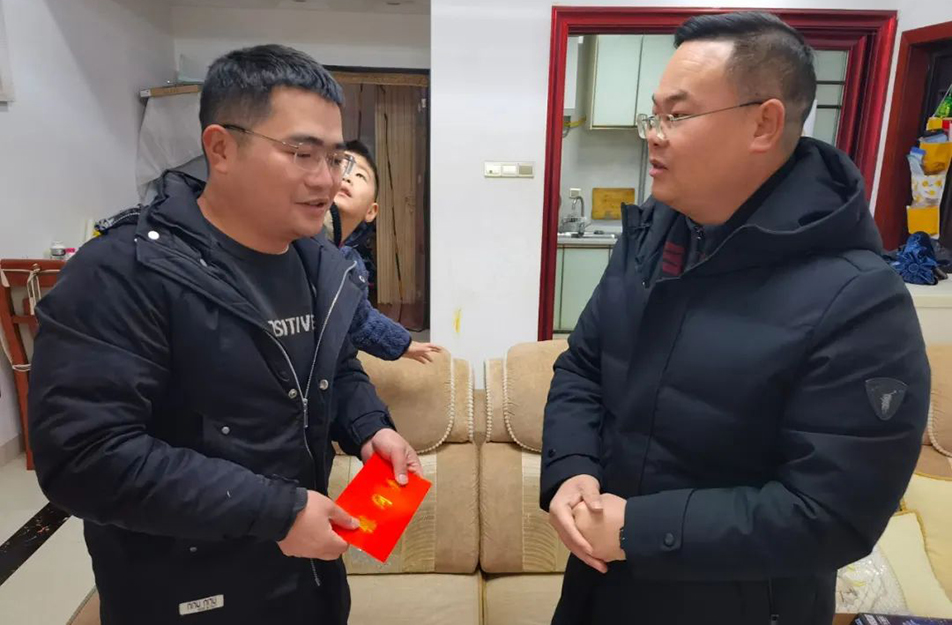 南昌市政建設(shè)集團開展2024年春節(jié)“送溫暖”走訪慰問行動 南昌市政建設(shè)集團開展2024年春節(jié)“送溫暖”走訪慰問行動