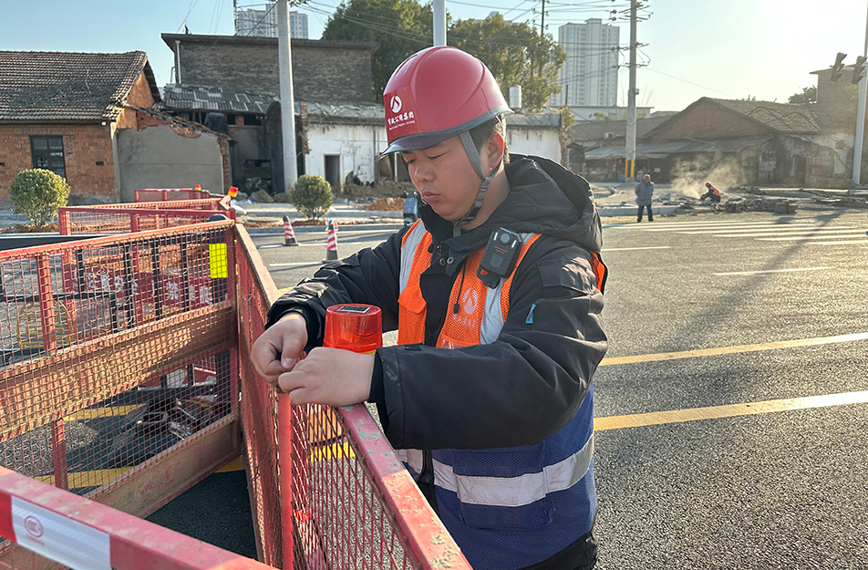 南昌市政建設(shè)集團(tuán)95后安全員譜寫(xiě)一線安全“主旋律” 南昌市政建設(shè)集團(tuán)95后安全員譜寫(xiě)一線安全“主旋律”