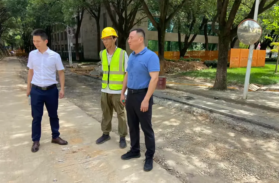 徐旭到江西財經(jīng)大學雨污分流改造項目調(diào)研指導