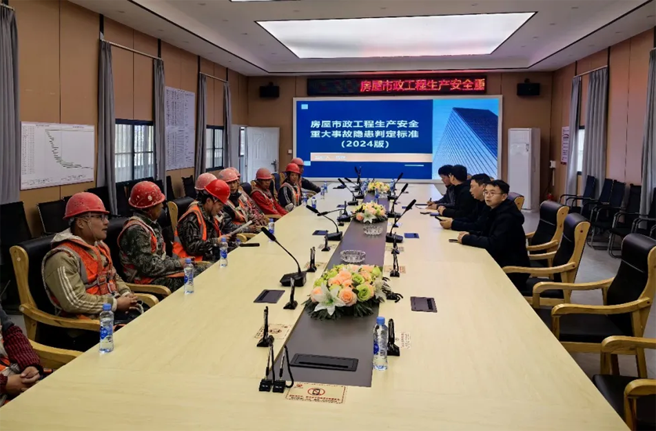 高處作業(yè)安全培訓(xùn)｜腳手架搭設(shè)、防墜落措施與事故警示教育