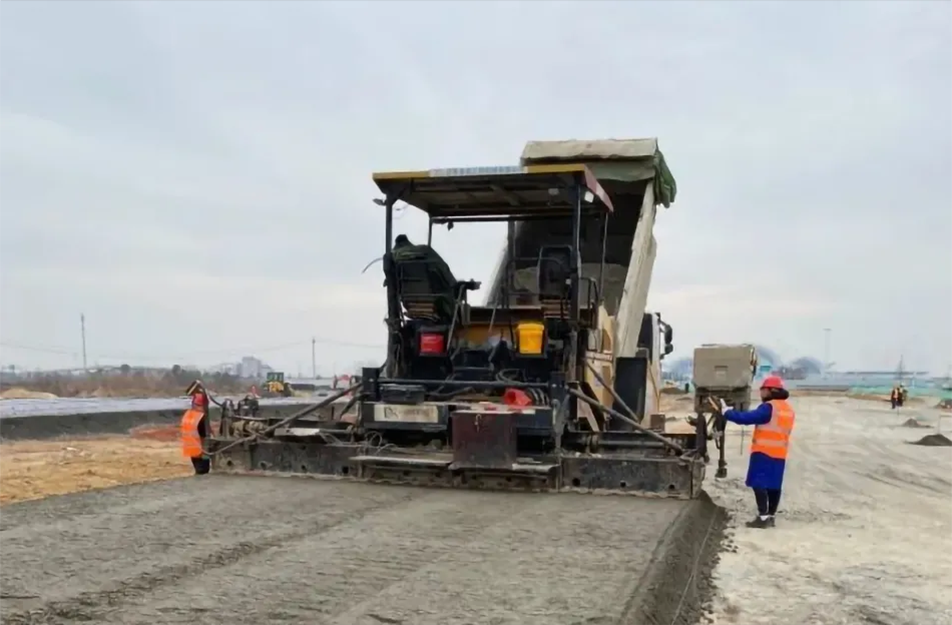 市政建設(shè)重點(diǎn)工程攻堅(jiān)|云翔大道路基填方85%與廣州路東延北半幅通車沖刺 市政建設(shè)重點(diǎn)工程攻堅(jiān)|云翔大道路基填方85%與廣州路東延北半幅通車沖刺