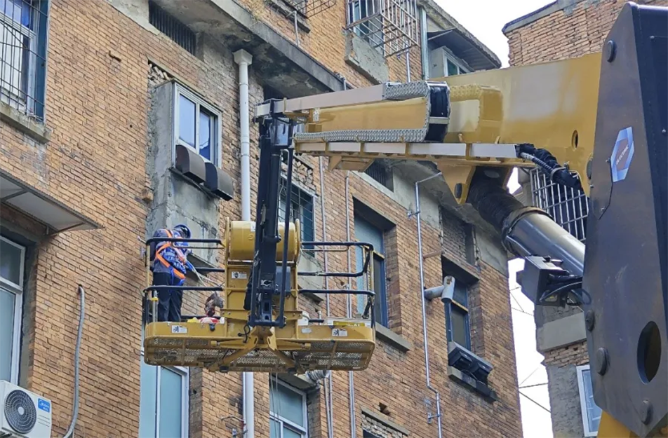 南昌燃?xì)飧脑祉?xiàng)目創(chuàng)新安全管理模式 高空作業(yè)車+無(wú)人機(jī)構(gòu)筑立體防護(hù) 南昌燃?xì)飧脑祉?xiàng)目創(chuàng)新安全管理模式 高空作業(yè)車+無(wú)人機(jī)構(gòu)筑立體防護(hù)